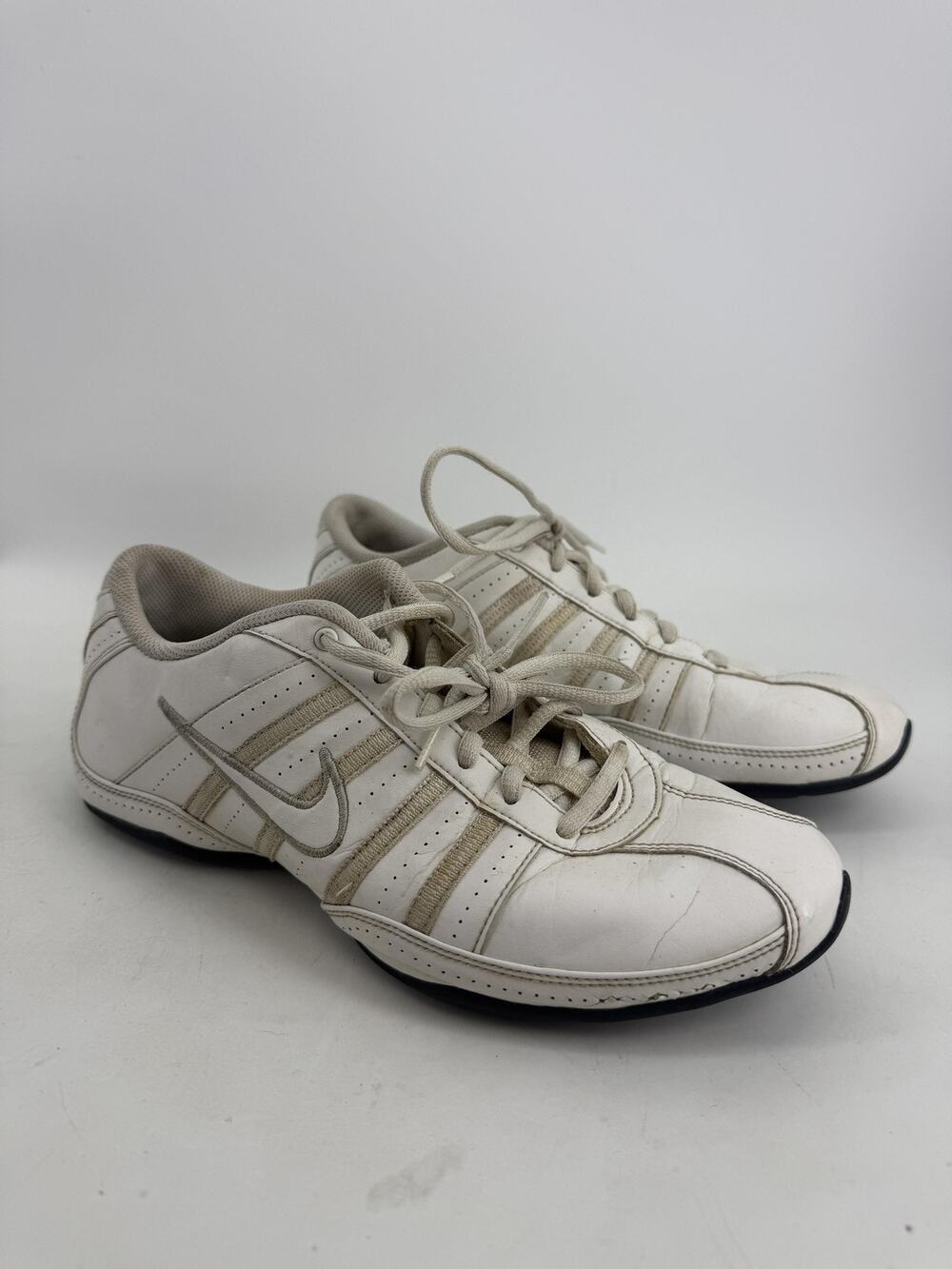 Nike Shoes Womens Size 8 White Striped Dance Athletic Sneakers Sporty 318076-111